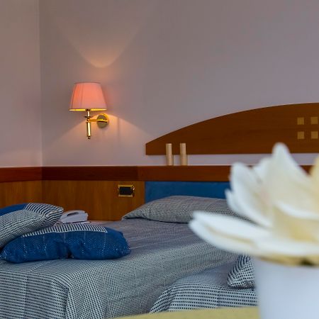 נאפולי Hotel Futura Centro Congressi מראה חיצוני תמונה