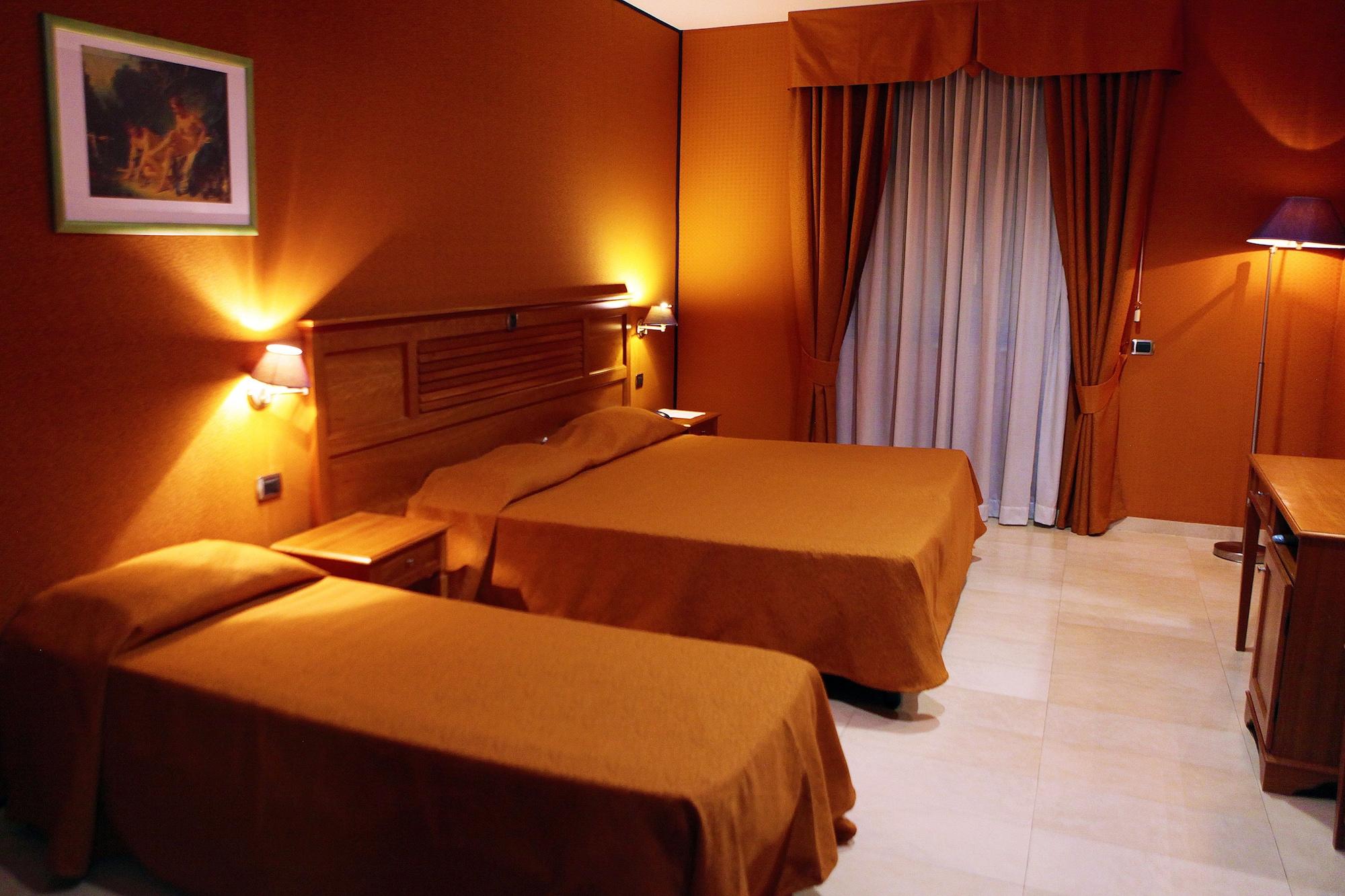 נאפולי Hotel Futura Centro Congressi מראה חיצוני תמונה