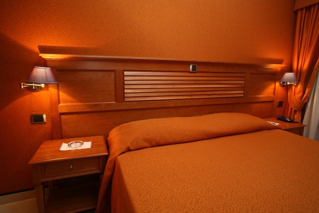 נאפולי Hotel Futura Centro Congressi מראה חיצוני תמונה