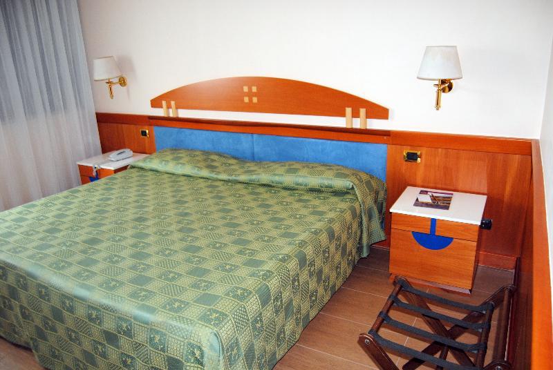 נאפולי Hotel Futura Centro Congressi מראה חיצוני תמונה