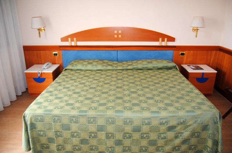 נאפולי Hotel Futura Centro Congressi מראה חיצוני תמונה